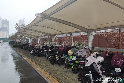 山東菏澤希望小學(xué)電動車充電車棚順利竣工